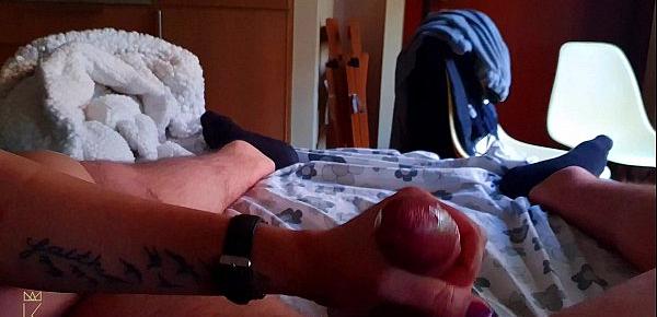  Non voglio fare sesso ma gli faccio una sega con un giocattolo erotico - Leaeken ITA